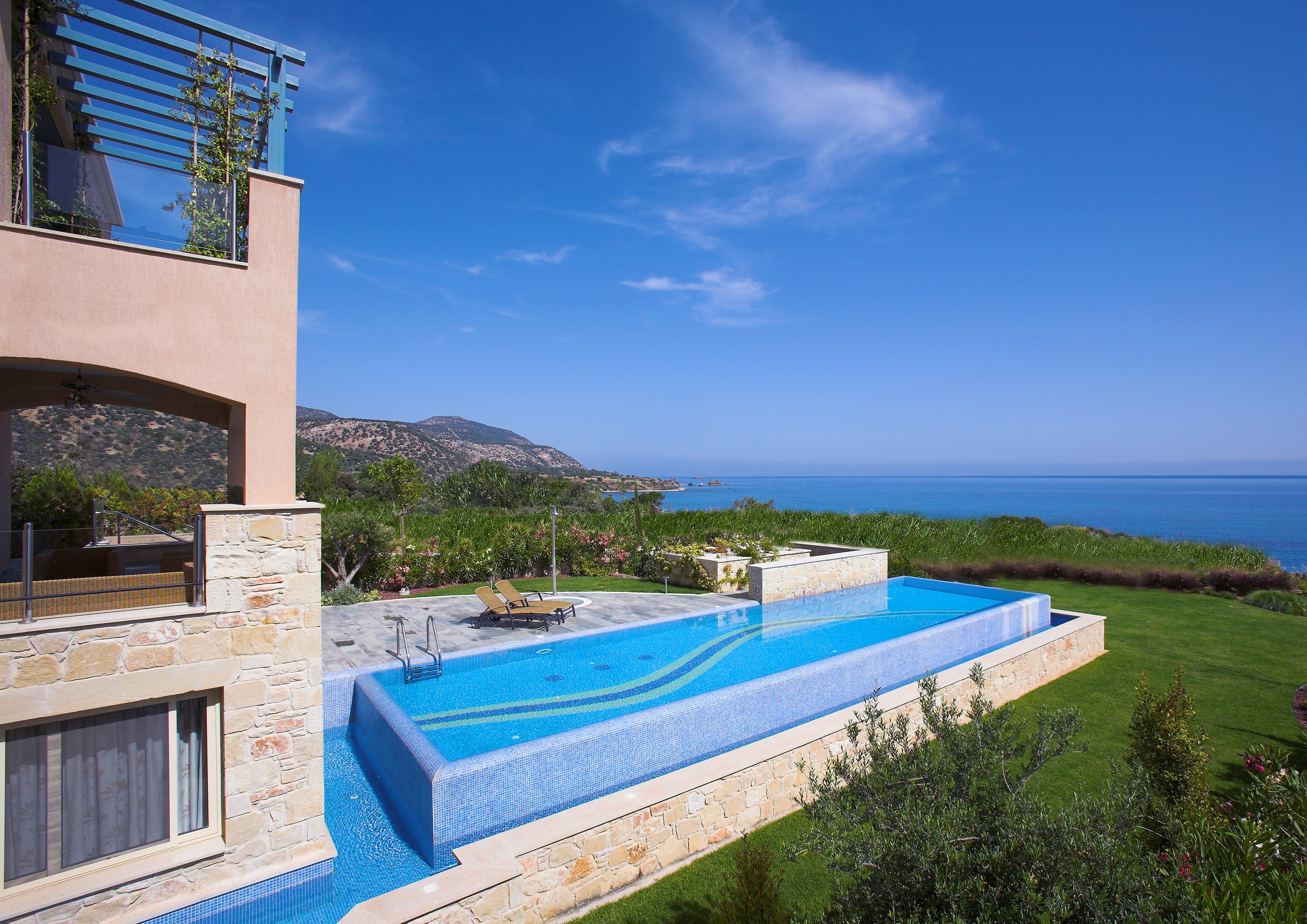 AMOROSA VILLAS
